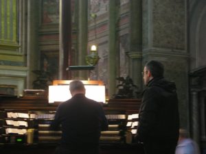 Napoli, 17 novembre 2010 Cattedrale, il M° don Vincenzo De Gregorio in concerto.